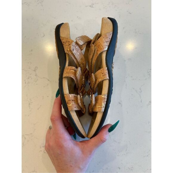 Vionic Adjustable Strap Sandals - Amber gold cork size 7 comfort - Picture 6 of 7